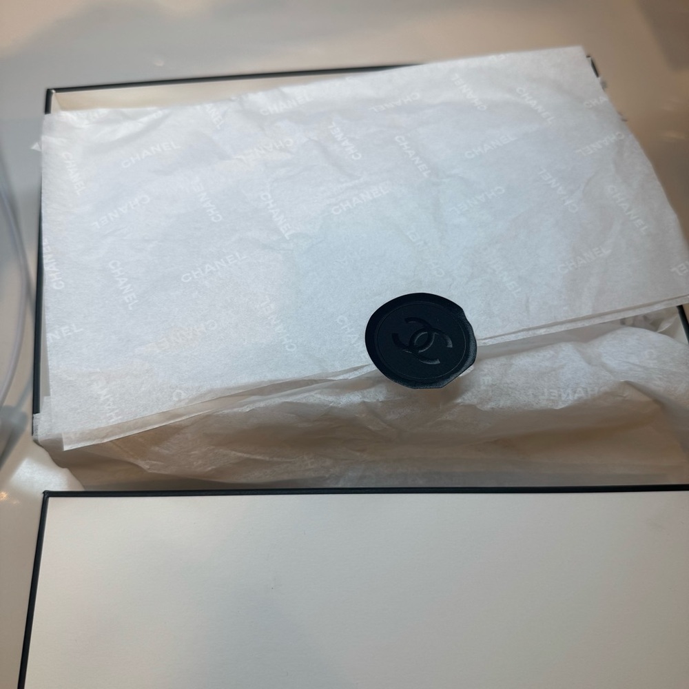 Chanel Gift Box - Picture 5 of 6